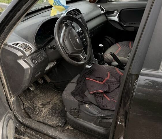 Черный Чери Тигго, объемом двигателя 1.6 л и пробегом 180 тыс. км за 3300 $, фото 5 на Automoto.ua