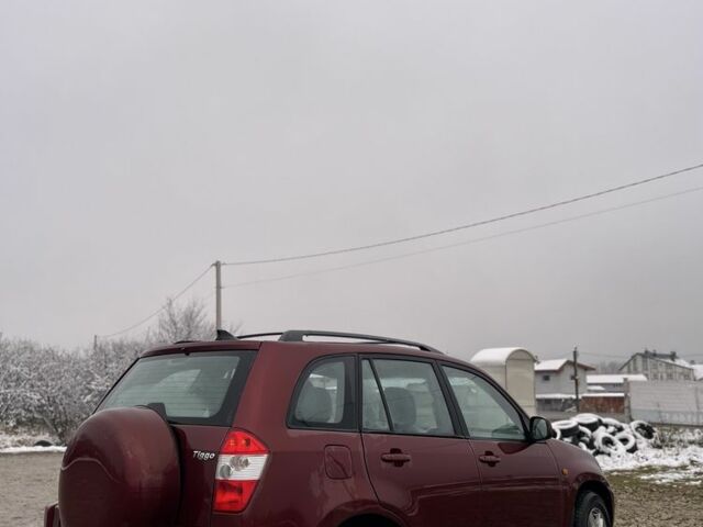 Красный Чери Тигго, объемом двигателя 2 л и пробегом 185 тыс. км за 2999 $, фото 4 на Automoto.ua