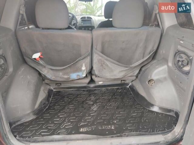 Чері Тігго 2007 у Дніпро (Дніпропетровську) на Automoto.ua Червоний Чері Тігго, об'ємом двигуна 2 л та пробігом 244 тис. км за 3700 $, фото 2 на Automoto.ua