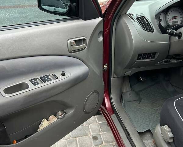 Красный Чери Тигго, объемом двигателя 2 л и пробегом 192 тыс. км за 4200 $, фото 3 на Automoto.ua