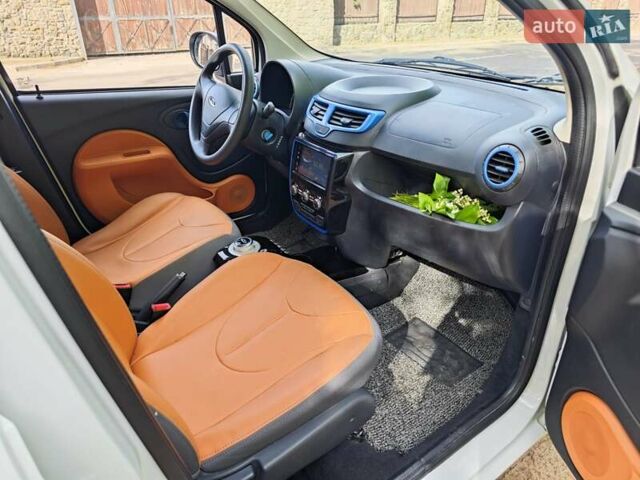 Білий Чері eQ, об'ємом двигуна 0 л та пробігом 49 тис. км за 4600 $, фото 14 на Automoto.ua