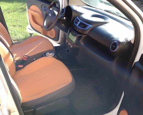 Білий Чері eQ, об'ємом двигуна 0 л та пробігом 61 тис. км за 4890 $, фото 10 на Automoto.ua