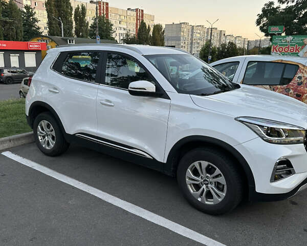 Белый Чери Tiggo 4 Pro, объемом двигателя 1.5 л и пробегом 18 тыс. км за 15700 $, фото 2 на Automoto.ua
