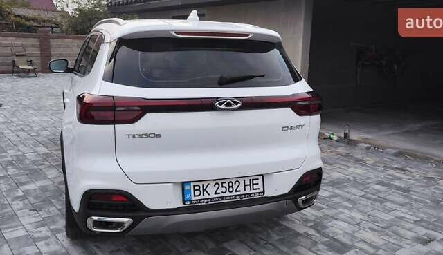 Белый Чери Tiggo 8, объемом двигателя 1.97 л и пробегом 60 тыс. км за 17000 $, фото 3 на Automoto.ua