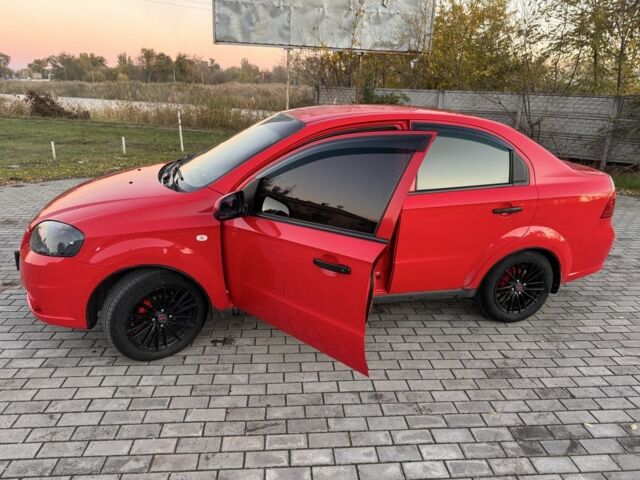 Красный Шевроле Алеро, объемом двигателя 1.5 л и пробегом 185 тыс. км за 5300 $, фото 1 на Automoto.ua