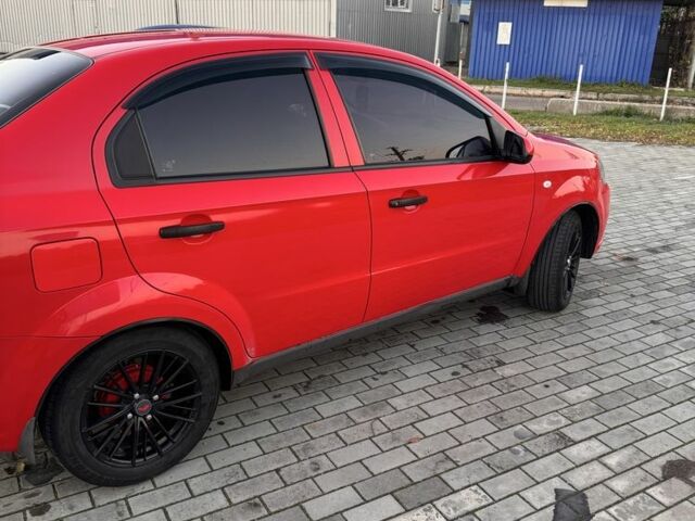 Красный Шевроле Алеро, объемом двигателя 1.5 л и пробегом 185 тыс. км за 5300 $, фото 2 на Automoto.ua