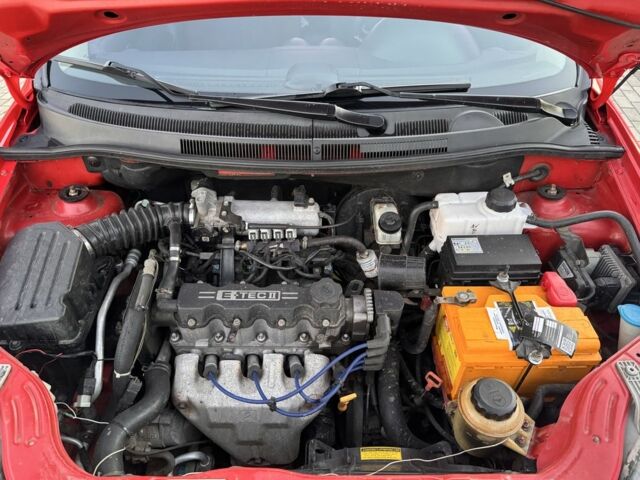 Красный Шевроле Алеро, объемом двигателя 1.5 л и пробегом 185 тыс. км за 5300 $, фото 7 на Automoto.ua