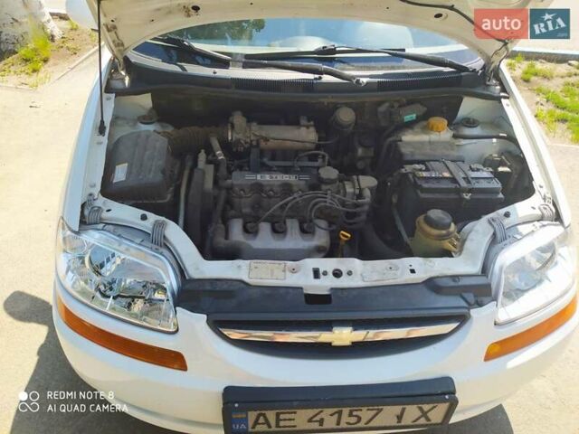 Белый Шевроле Авео, объемом двигателя 1.5 л и пробегом 250 тыс. км за 3700 $, фото 6 на Automoto.ua