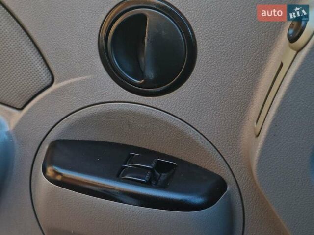 Белый Шевроле Авео, объемом двигателя 1.5 л и пробегом 250 тыс. км за 1950 $, фото 21 на Automoto.ua
