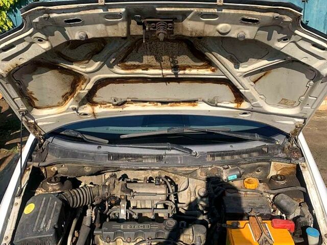 Белый Шевроле Авео, объемом двигателя 1.5 л и пробегом 400 тыс. км за 2200 $, фото 8 на Automoto.ua