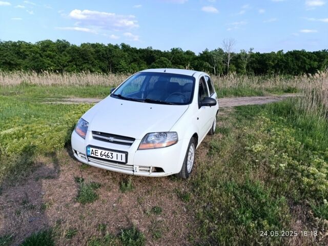 Белый Шевроле Авео, объемом двигателя 1.5 л и пробегом 340 тыс. км за 2750 $, фото 1 на Automoto.ua