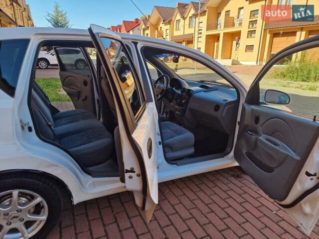 Белый Шевроле Авео, объемом двигателя 1.5 л и пробегом 250 тыс. км за 1950 $, фото 9 на Automoto.ua