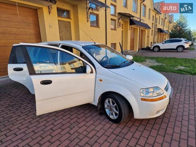 Белый Шевроле Авео, объемом двигателя 1.5 л и пробегом 250 тыс. км за 1950 $, фото 8 на Automoto.ua