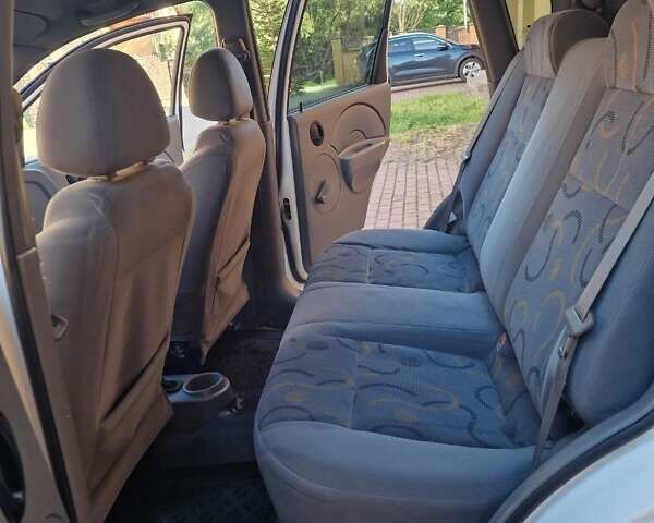 Белый Шевроле Авео, объемом двигателя 1.5 л и пробегом 234 тыс. км за 1950 $, фото 3 на Automoto.ua