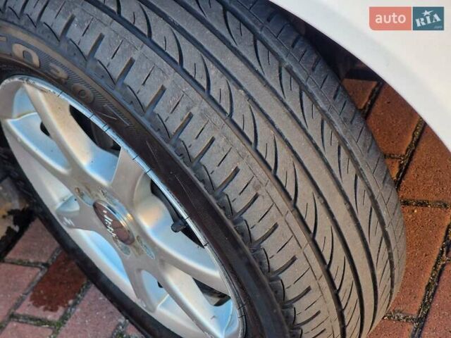 Белый Шевроле Авео, объемом двигателя 1.5 л и пробегом 250 тыс. км за 1950 $, фото 10 на Automoto.ua