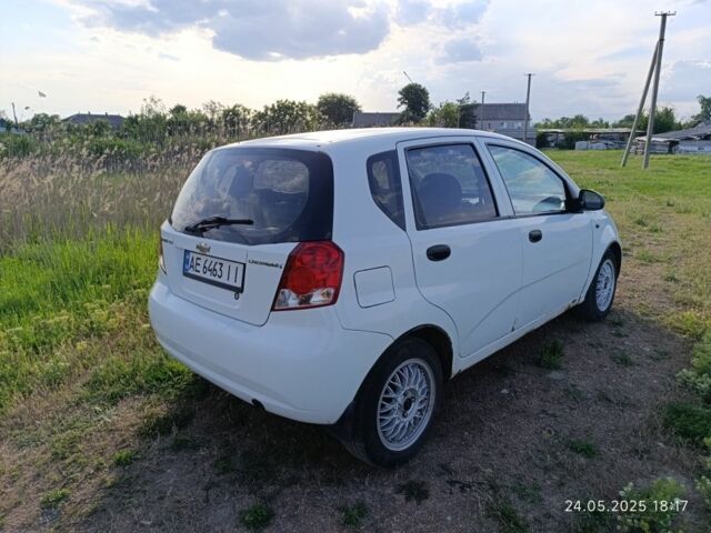 Белый Шевроле Авео, объемом двигателя 1.5 л и пробегом 340 тыс. км за 2750 $, фото 4 на Automoto.ua