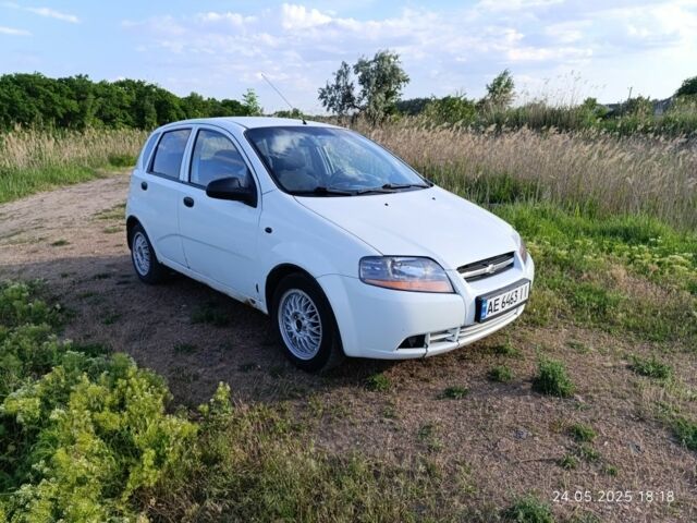 Белый Шевроле Авео, объемом двигателя 1.5 л и пробегом 340 тыс. км за 2750 $, фото 3 на Automoto.ua