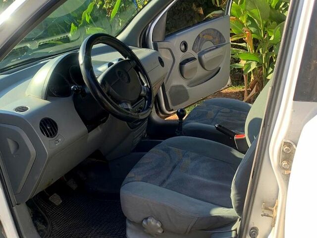 Белый Шевроле Авео, объемом двигателя 1.5 л и пробегом 400 тыс. км за 2200 $, фото 6 на Automoto.ua