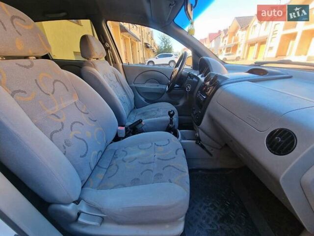 Белый Шевроле Авео, объемом двигателя 1.5 л и пробегом 250 тыс. км за 1950 $, фото 19 на Automoto.ua