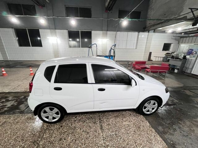 Білий Шевроле Авео, об'ємом двигуна 1.5 л та пробігом 317 тис. км за 3000 $, фото 4 на Automoto.ua