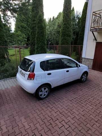 Белый Шевроле Авео, объемом двигателя 1.5 л и пробегом 295 тыс. км за 3000 $, фото 1 на Automoto.ua