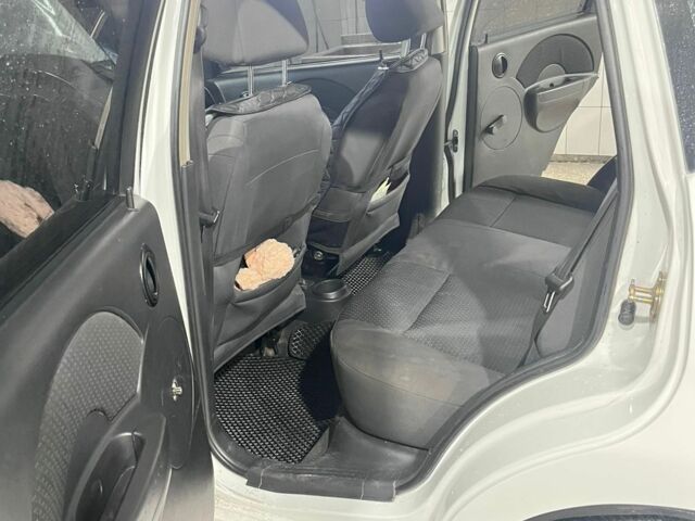 Білий Шевроле Авео, об'ємом двигуна 1.5 л та пробігом 317 тис. км за 3000 $, фото 16 на Automoto.ua