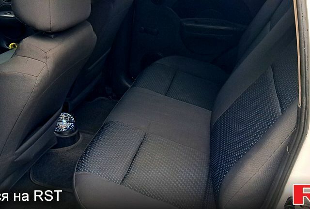 Білий Шевроле Авео, об'ємом двигуна 1.5 л та пробігом 200 тис. км за 2600 $, фото 5 на Automoto.ua
