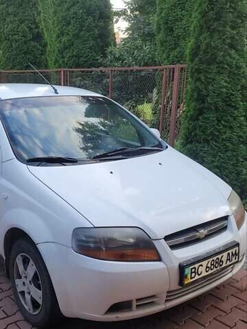 Белый Шевроле Авео, объемом двигателя 1.5 л и пробегом 295 тыс. км за 3000 $, фото 2 на Automoto.ua