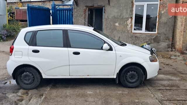 Білий Шевроле Авео, об'ємом двигуна 1.5 л та пробігом 200 тис. км за 2600 $, фото 6 на Automoto.ua