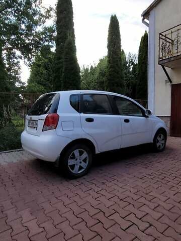 Белый Шевроле Авео, объемом двигателя 1.5 л и пробегом 295 тыс. км за 3000 $, фото 4 на Automoto.ua