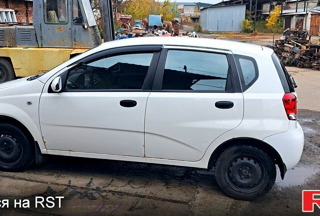 Білий Шевроле Авео, об'ємом двигуна 1.5 л та пробігом 200 тис. км за 2600 $, фото 1 на Automoto.ua