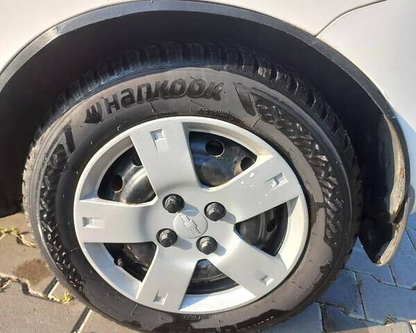 Білий Шевроле Авео, об'ємом двигуна 1.5 л та пробігом 189 тис. км за 2350 $, фото 3 на Automoto.ua