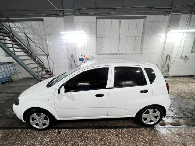 Білий Шевроле Авео, об'ємом двигуна 1.5 л та пробігом 317 тис. км за 3000 $, фото 3 на Automoto.ua