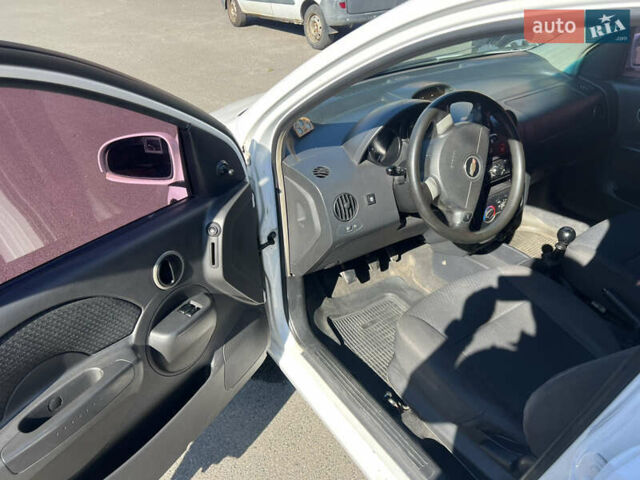 Белый Шевроле Авео, объемом двигателя 1.5 л и пробегом 245 тыс. км за 3000 $, фото 8 на Automoto.ua