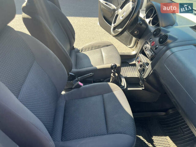 Белый Шевроле Авео, объемом двигателя 1.5 л и пробегом 245 тыс. км за 3000 $, фото 11 на Automoto.ua