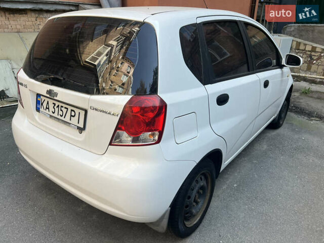 Белый Шевроле Авео, объемом двигателя 1.5 л и пробегом 245 тыс. км за 3000 $, фото 3 на Automoto.ua