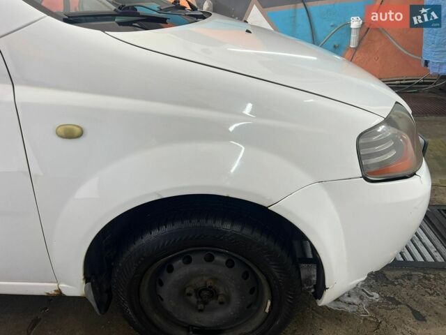 Білий Шевроле Авео, об'ємом двигуна 1.5 л та пробігом 245 тис. км за 2800 $, фото 15 на Automoto.ua