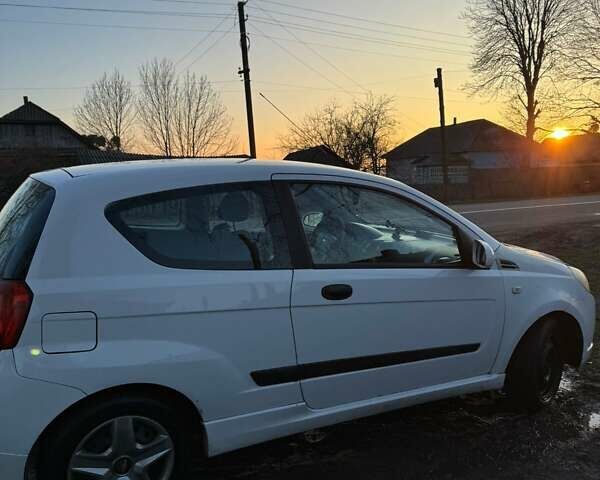 Белый Шевроле Авео, объемом двигателя 1.5 л и пробегом 245 тыс. км за 3890 $, фото 16 на Automoto.ua