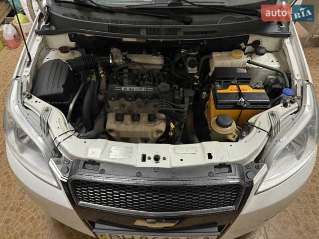 Белый Шевроле Авео, объемом двигателя 1.5 л и пробегом 229 тыс. км за 4300 $, фото 12 на Automoto.ua