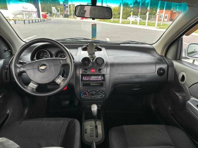 Белый Шевроле Авео, объемом двигателя 1.5 л и пробегом 242 тыс. км за 2800 $, фото 7 на Automoto.ua