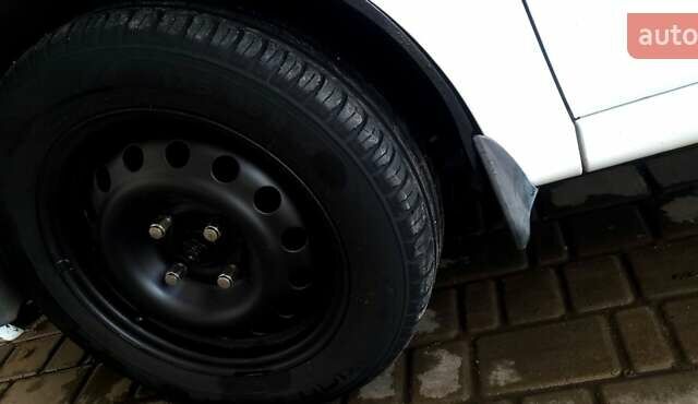 Белый Шевроле Авео, объемом двигателя 1.5 л и пробегом 186 тыс. км за 4150 $, фото 4 на Automoto.ua
