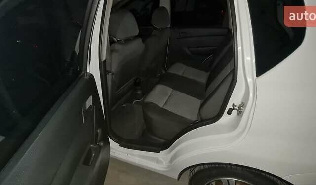 Белый Шевроле Авео, объемом двигателя 1.5 л и пробегом 80 тыс. км за 4500 $, фото 7 на Automoto.ua