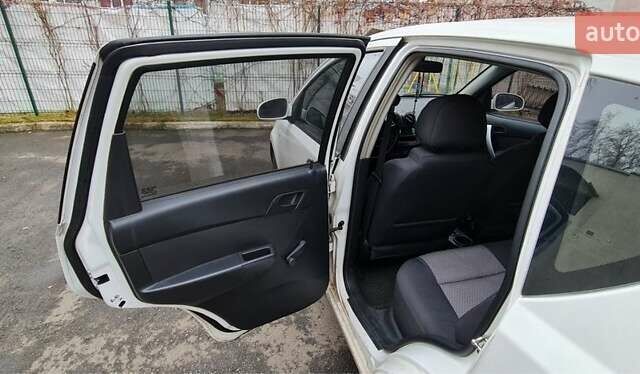 Білий Шевроле Авео, об'ємом двигуна 1.5 л та пробігом 80 тис. км за 4500 $, фото 3 на Automoto.ua