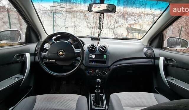 Білий Шевроле Авео, об'ємом двигуна 1.5 л та пробігом 80 тис. км за 4500 $, фото 6 на Automoto.ua