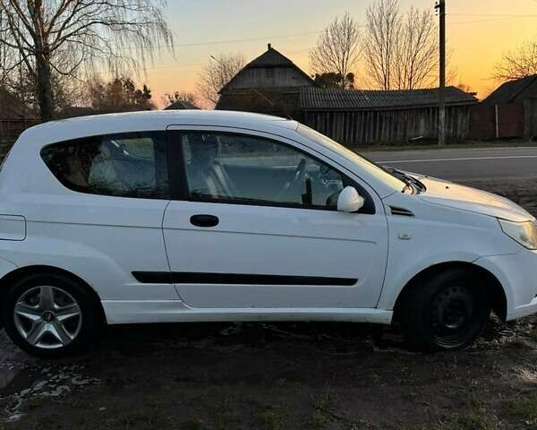 Белый Шевроле Авео, объемом двигателя 1.5 л и пробегом 245 тыс. км за 3890 $, фото 7 на Automoto.ua