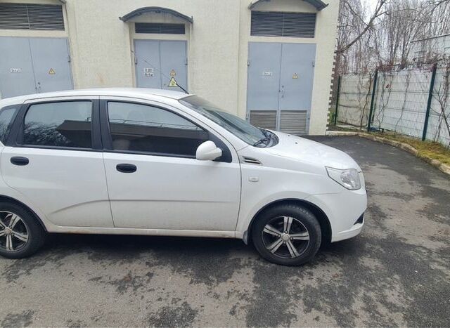 Білий Шевроле Авео, об'ємом двигуна 1.5 л та пробігом 80 тис. км за 4500 $, фото 1 на Automoto.ua
