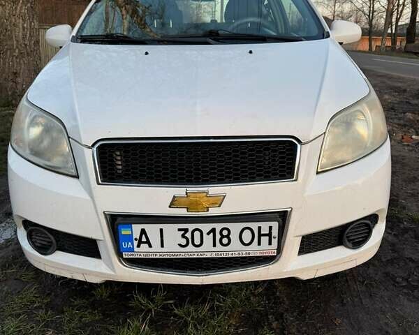 Белый Шевроле Авео, объемом двигателя 1.5 л и пробегом 245 тыс. км за 3890 $, фото 1 на Automoto.ua