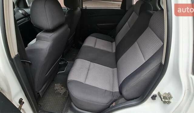 Білий Шевроле Авео, об'ємом двигуна 1.5 л та пробігом 80 тис. км за 4500 $, фото 4 на Automoto.ua