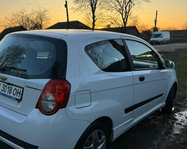 Белый Шевроле Авео, объемом двигателя 1.5 л и пробегом 245 тыс. км за 3890 $, фото 6 на Automoto.ua