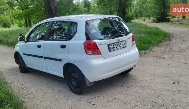 Белый Шевроле Авео, объемом двигателя 1.5 л и пробегом 186 тыс. км за 4150 $, фото 6 на Automoto.ua